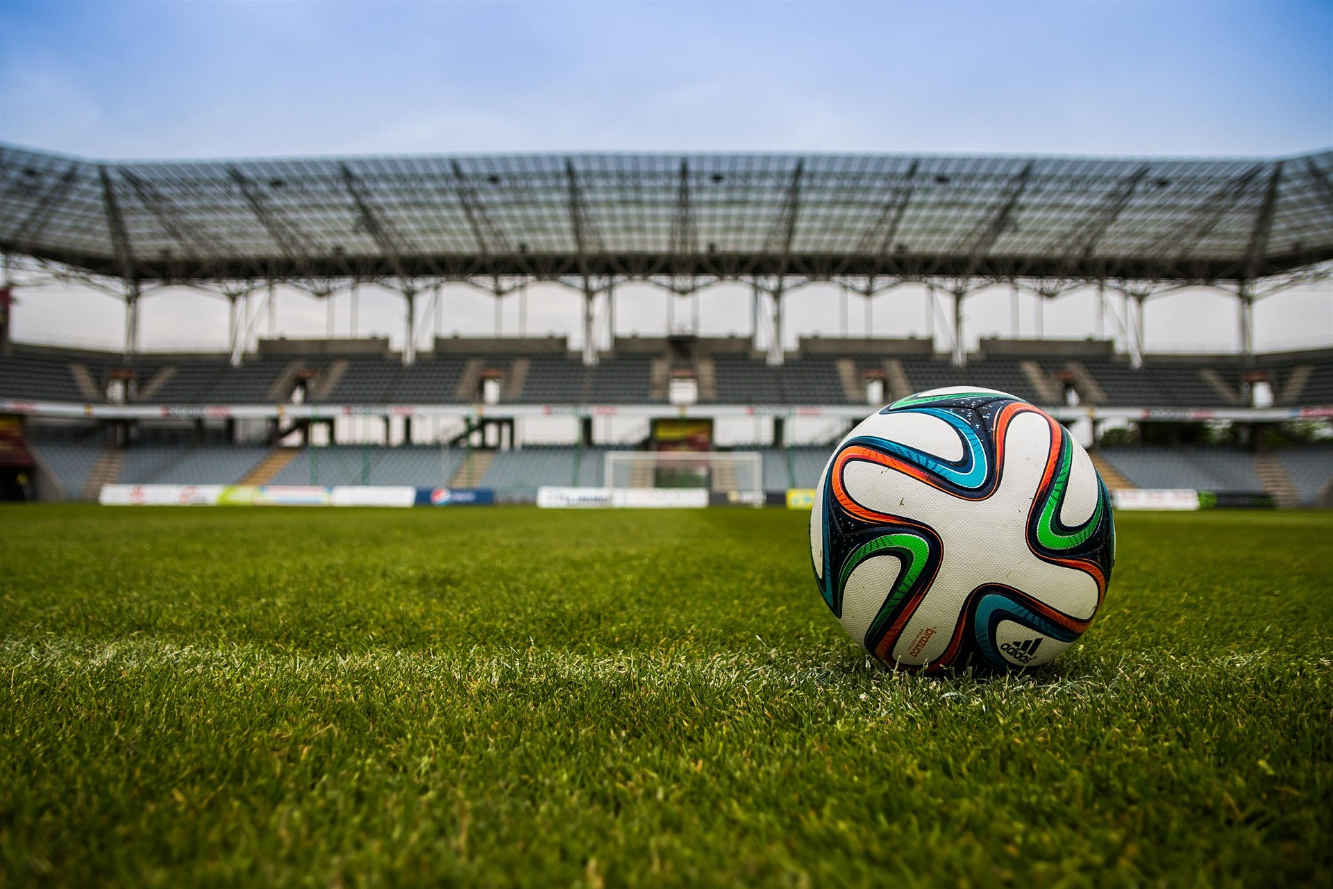 O jogo de futebol de hoje à noite vai ser o melhor de todos